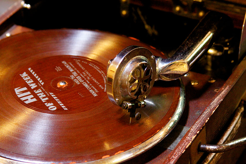 レコードの聖地でアナログの音を浴びる「音浴博物館」